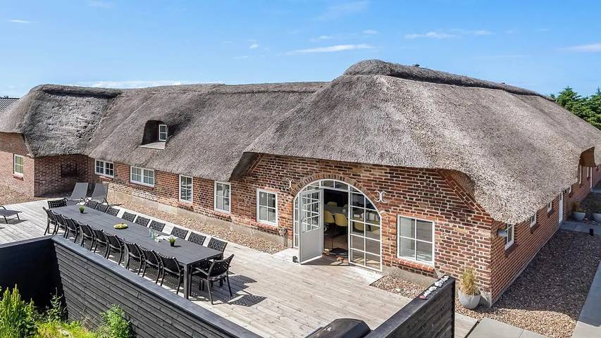 Ferienhaus für 29 Personen, mit Sauna und Pool sowie Whirlpool und Terrasse in Klegod