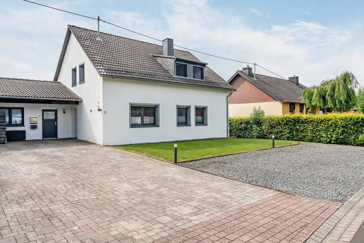 Apartamento entero, Eifel Dream Kalkmulde con jacuzzi exterior privado y sauna in Fleringen, Naturpark Hohes Venn-Eifel