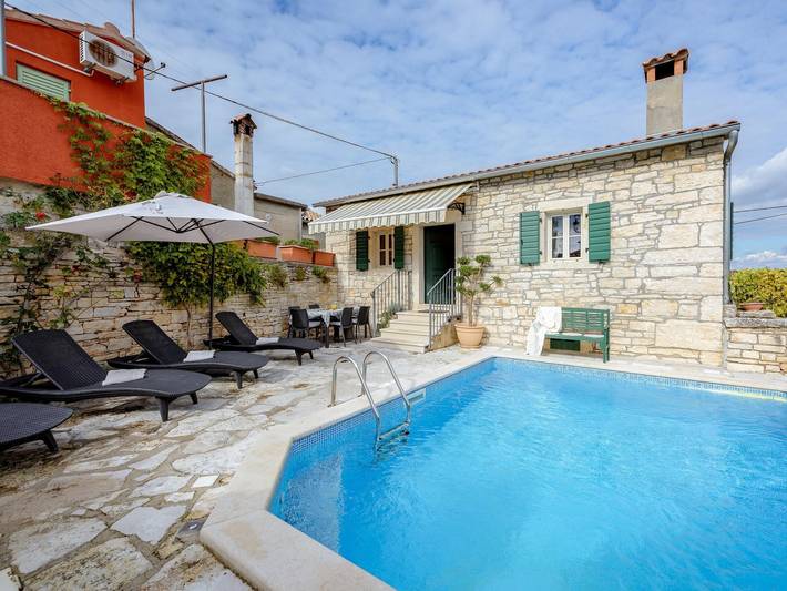 Location de vacances pour 6 personnes, avec Jardin et Piscine à Tinjan