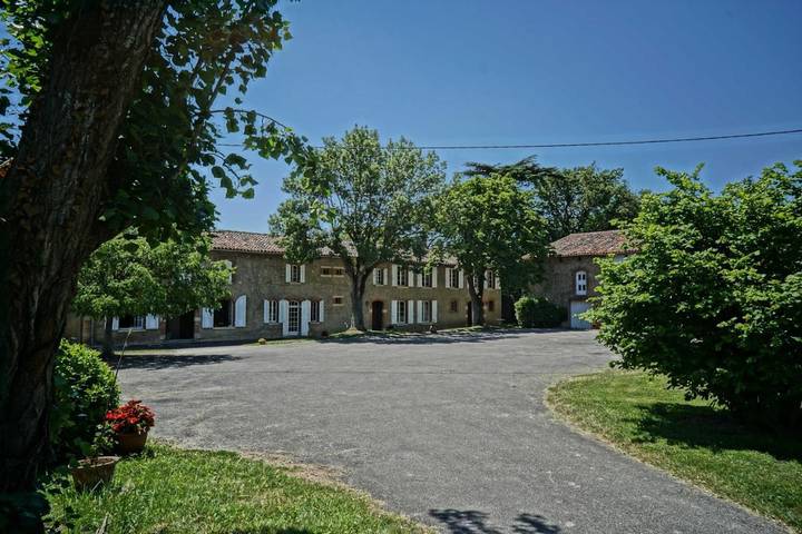 Location de vacances pour 11 personnes, avec vue ainsi que jardin et piscine à Avignonet-Lauragais - 3