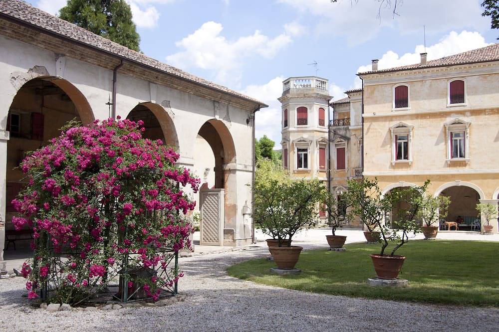 Villa vénitienne entièrement équipée avec piscine, court de tennis dans un jardin de 3 hectares in Este, Collines Éuganéennes