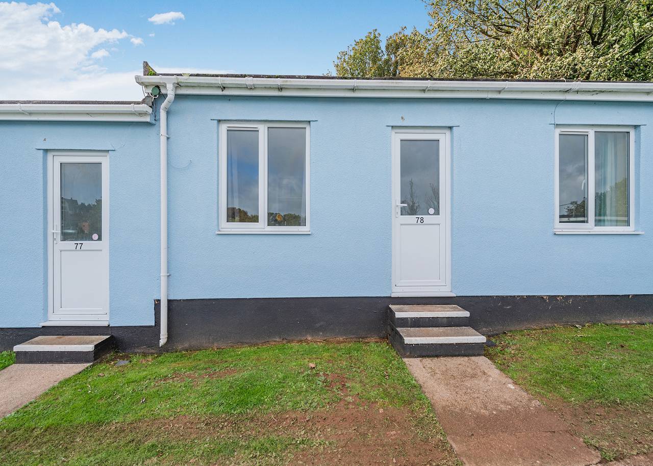 Silver 1 Chalet Slps 2 Pet in Brixham, Torbay