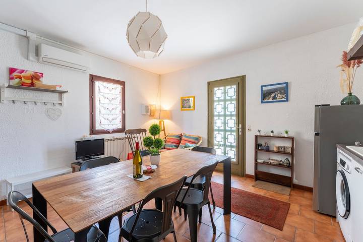 Casa vacanze 'L'oustalet' con terrazza privata, Wi-Fi e aria condizionata in Saint-Hilaire-d'Ozilhan, Nimes e dintorni