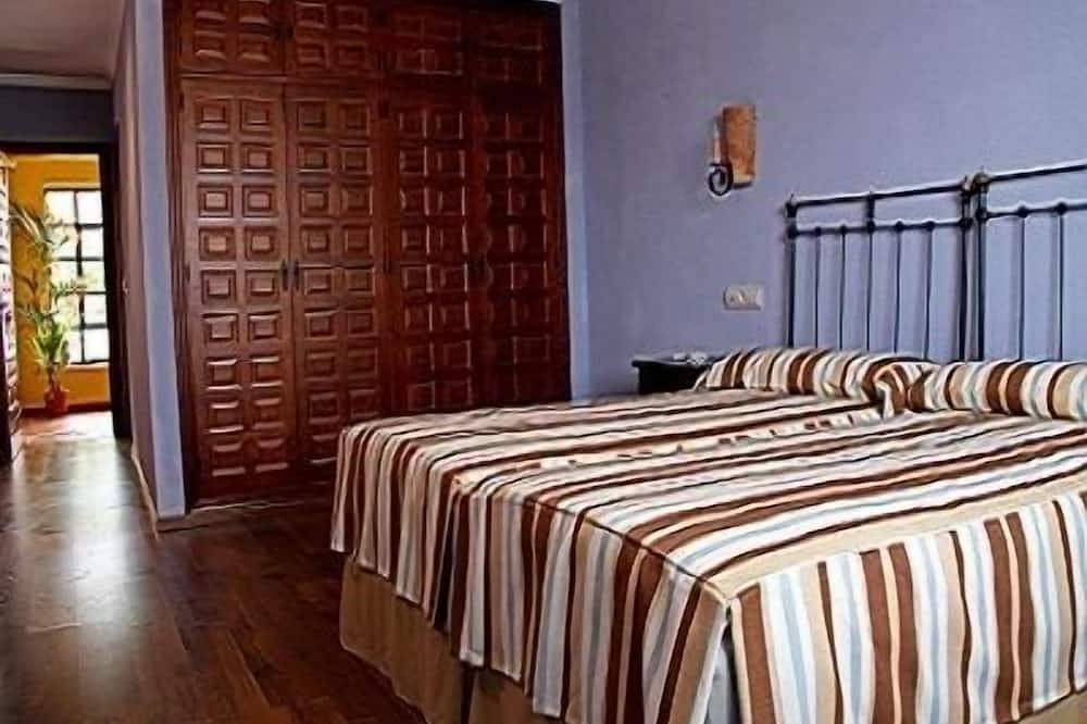 Cottage mit Charme und mit großem Garten, Pool und Terrasse. in Écija (Sevilla), Écija