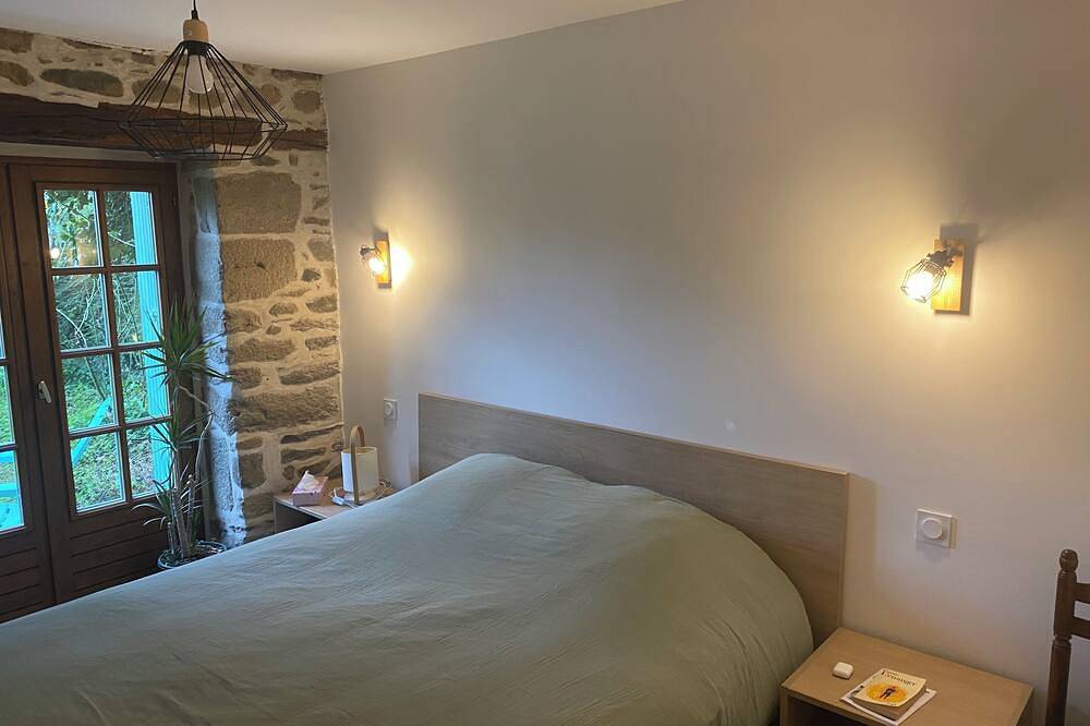 Small cottage with garden, ideal for families in Pleudihen-sur-Rance, Dinan region