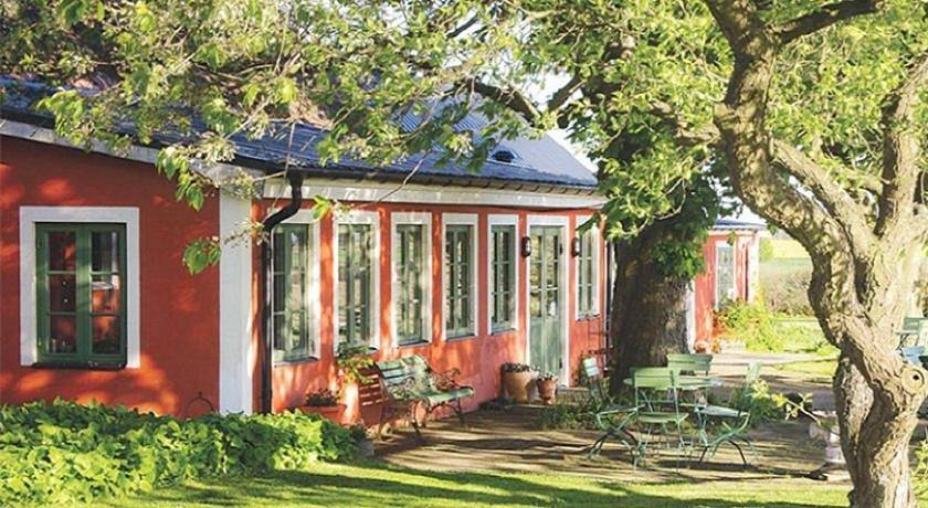 Alojamiento y desayuno para 4 personas, con sauna además de vistas y jardín en Suecia