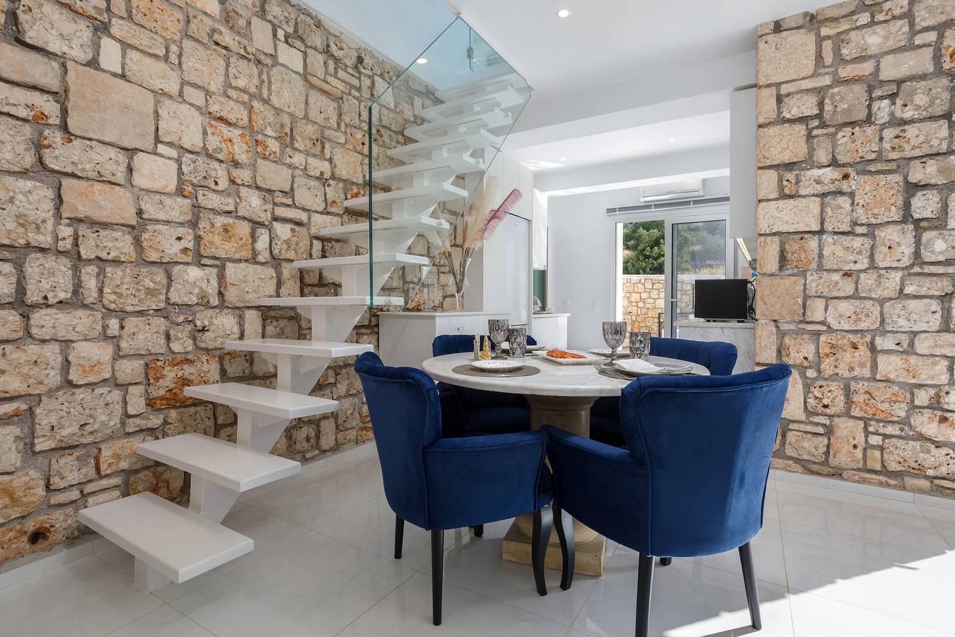 Luxury Villa 'Dion' near Beach with Sea View, Private Pool, Terraces, Balconies & Wi-Fi in Ζάκυνθο