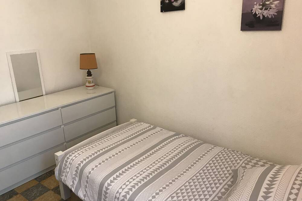 Appartement entier, Appartement 1° étage, 70 m2 à 50 mètres de la plage et de son clocher. in Côte Vermeille, Collioure