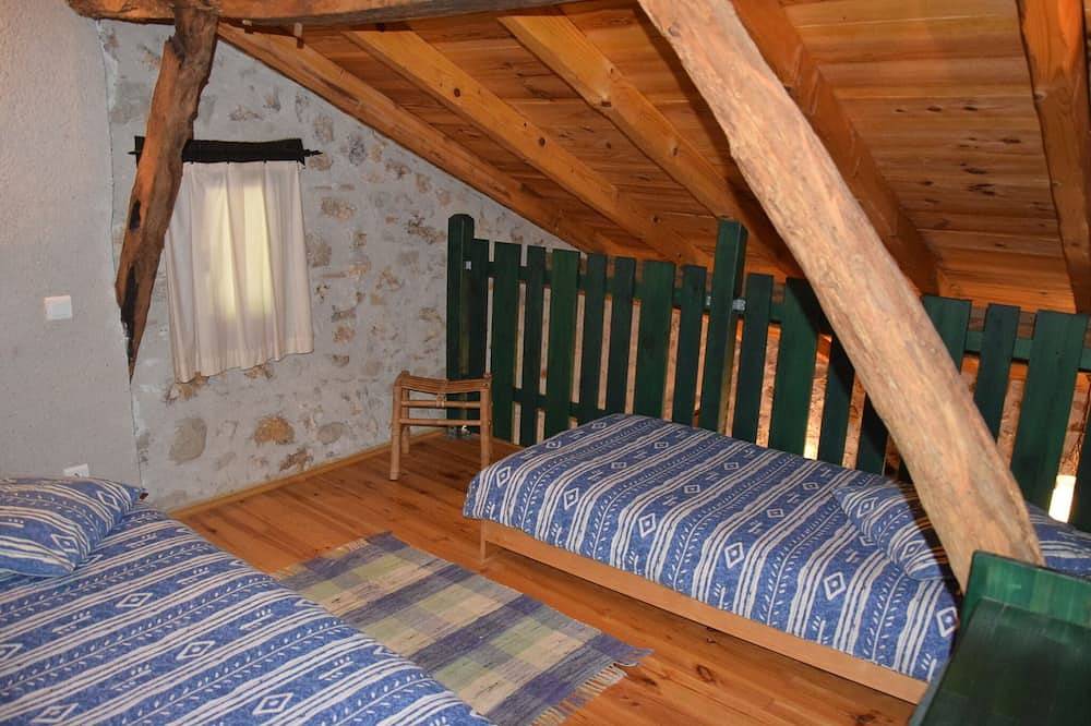 Adorable gîte au coeur de la nature, 4 personnes, avec piscine et tennis in Pinel-Hauterive, Région de Villeneuve-sur-Lot