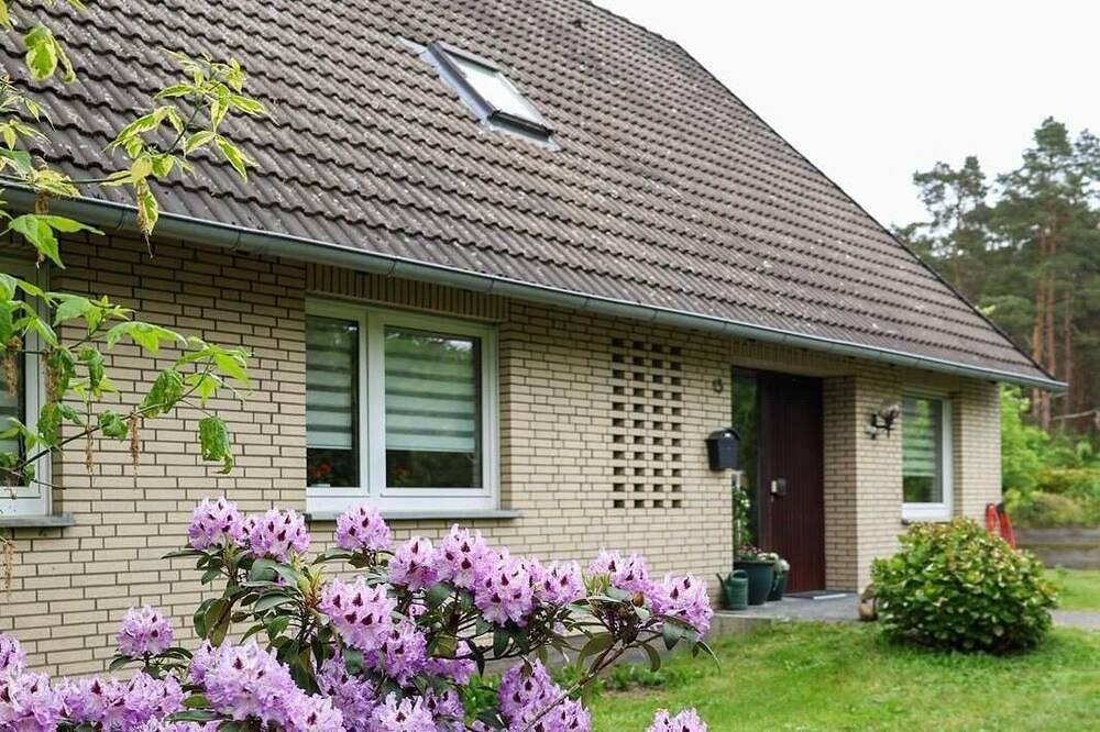 Ganze Wohnung, Ferienwohnung Roswitha 120 m² in der Lüneburger Heide, großer Garten/Terrasse in Hademstorf, Aller-Leine-Tal