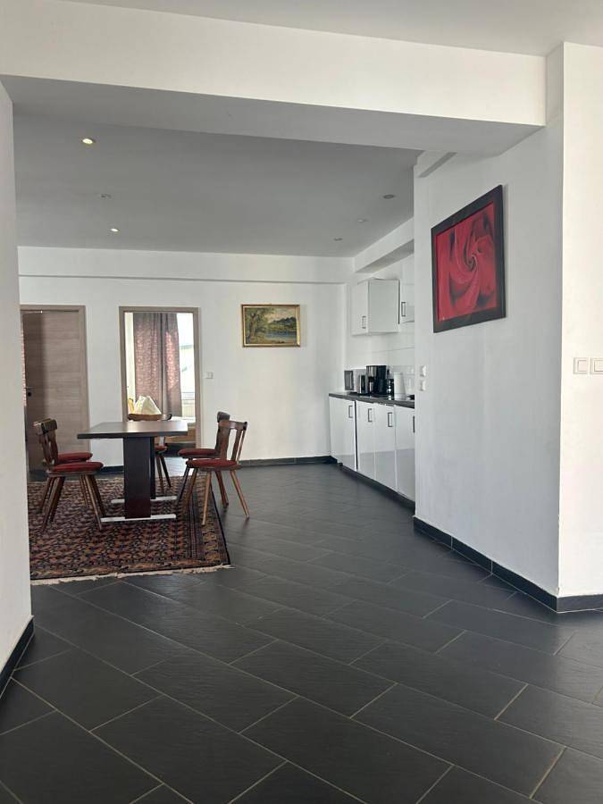 Ganze Wohnung, Three-Bedroom Apartment in Hannover Mitte, Hannover