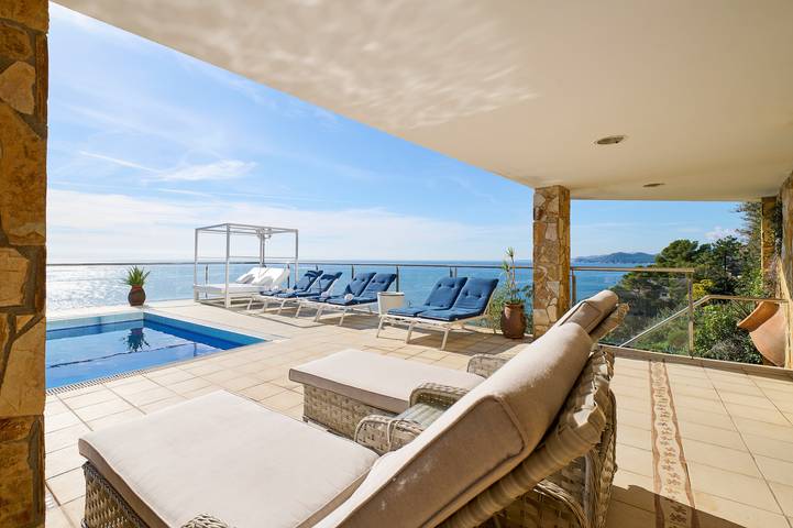 Chalet para 12 personas, con terraza además de sauna y jacuzzi en Provincia de Gerona - 2