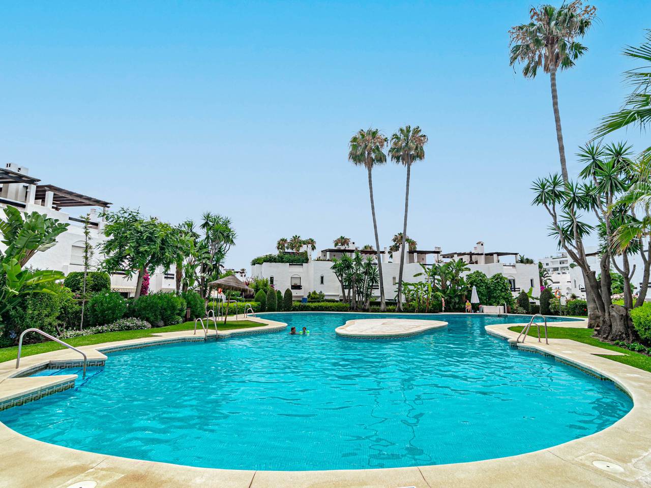 Maison moderne sur la plage avec piscine, Wifi et parking à Marbella in San Pedro Alcantara, Marbella