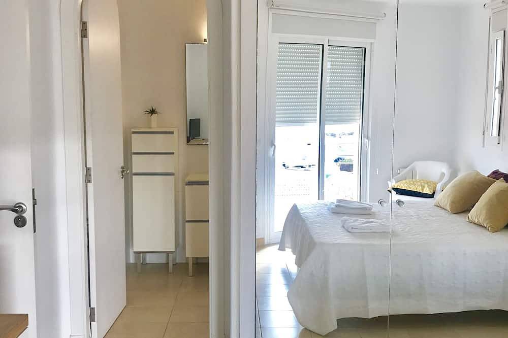 Villa in der Nähe von Binibeca, 1 Ebene und erste Meereslinie, Salatpool, klimatisiert in Binissafuller, Sant Lluís