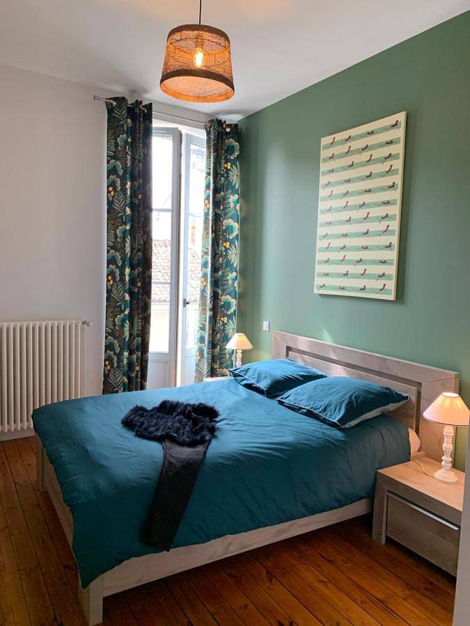 Appartement entier, Four-Bedroom Apartment in Cognac, Charente