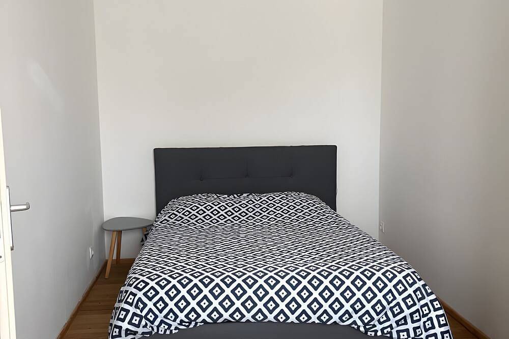 Entire apartment, Apartment 'Appartement Au Pied Des Albères' with Mountain View, Wi-Fi and Air Conditioning in Montesquieu-des-Albères, Céret region