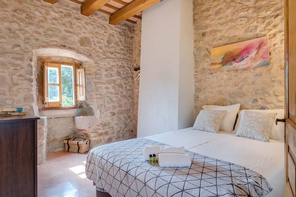 Flateli El Racó de Diana in San Jordi Desvalls, Gironés