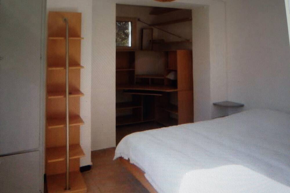 Giens F4 Rez De Villaà  300m de la mer 8pers 2 belles terrasses Sud in La Madrague, Hyeres