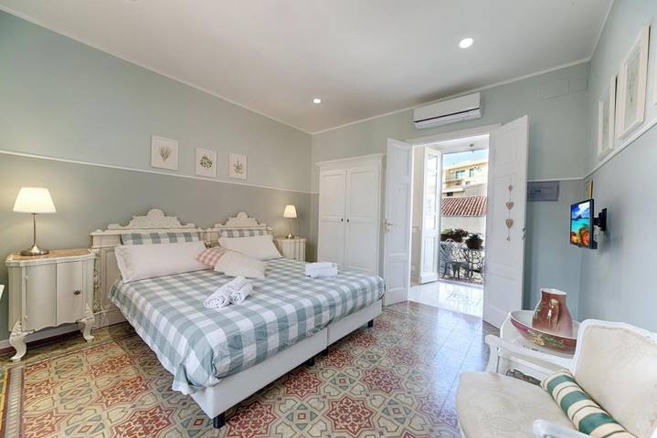 Casa de huéspuedes para 2 personas, con vistas y jardín en Olbia
