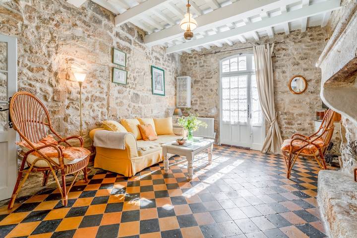 Charming 1750 Stonehouse in the heart of Saint Rémy in Saint-Rémy-de-Provence, Arles region