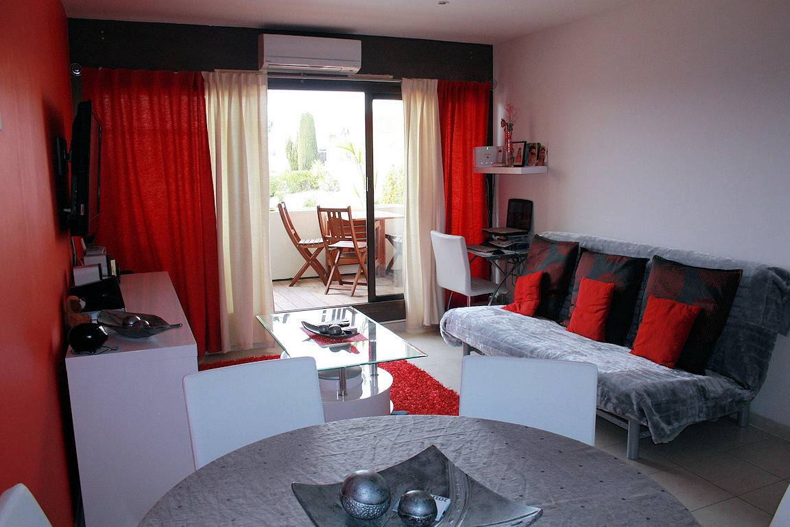 Appartement entier, Cassis, T1 climatisé dans résidence avec piscine in Cassis, Parc national des Calanques