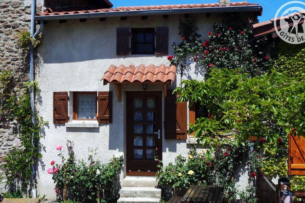 Gîte charmant avec Wifi et terrasse, à 15 min de Saint-Étienne in Saint-Chamond, Parc Naturel Régional du Pilat
