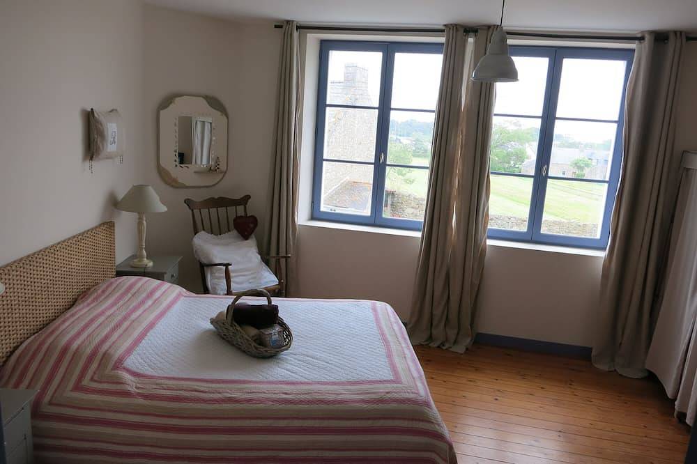 Location à la nuitée avec petit déjeuner compris (2 nuits minimum) in Plouhinec (Morbihan), Côte des Mégalithes