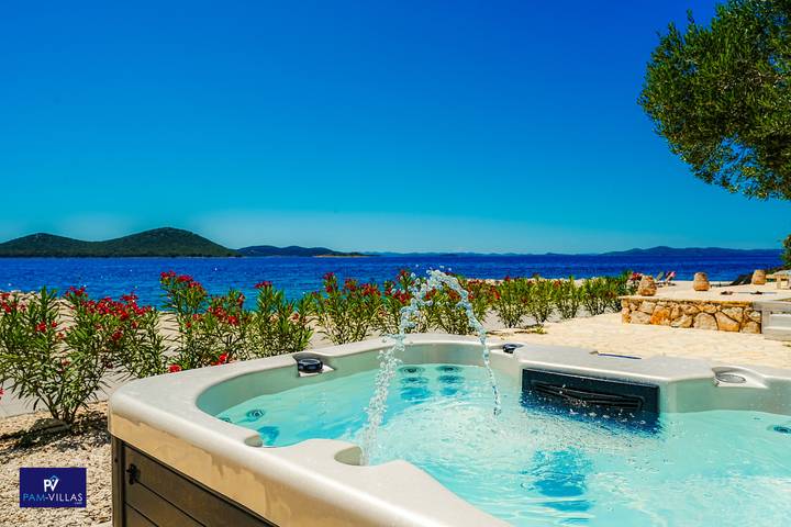 Ferienhaus für 6 Personen, mit Whirlpool und Terrasse in Drage (Pakoštane)