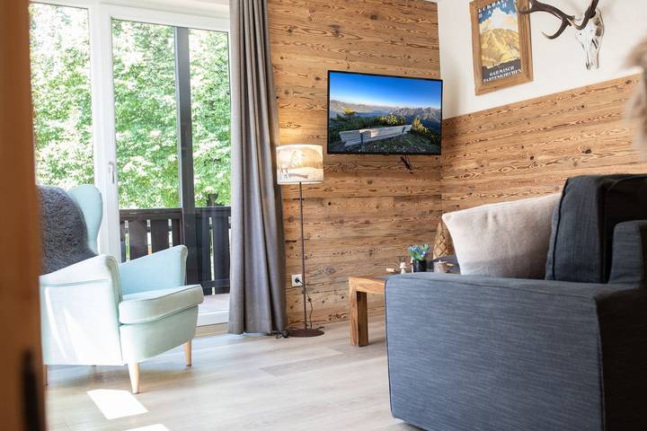 Ferienwohnung für 4 Personen, mit Balkon und Ausblick an der Zugspitzland
