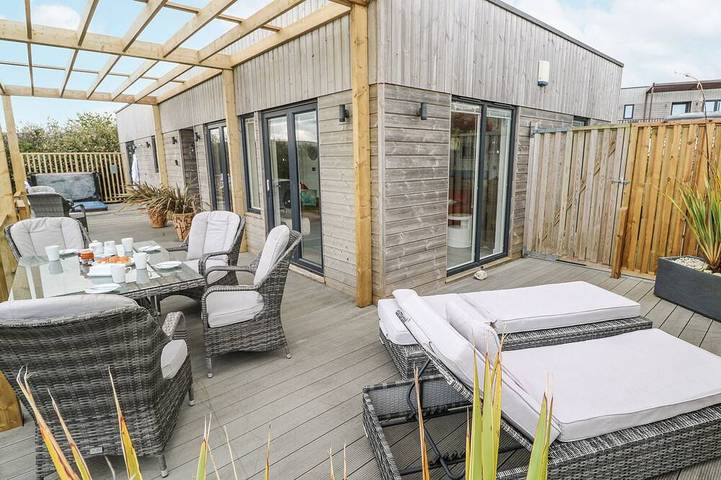 Cottage for 6 people, with sauna and hot tub as well as pool and garden, with pets in Portreath