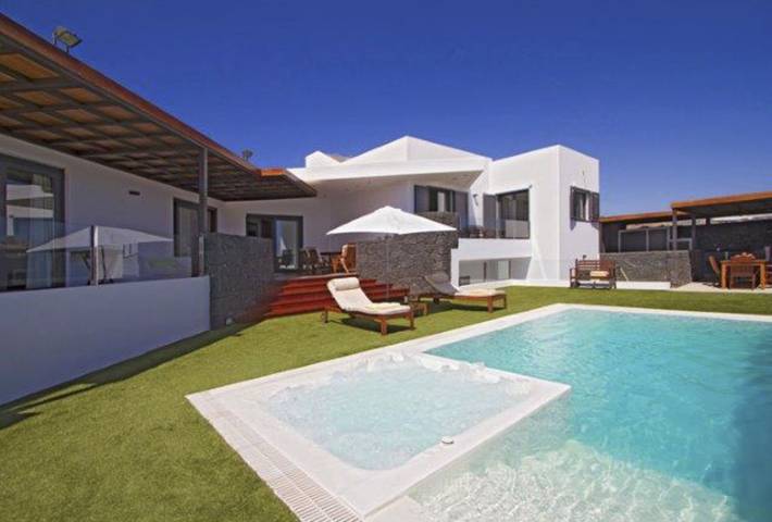 Finca für 6 Personen, mit Terrasse und Garten in Puerto Calero Marina