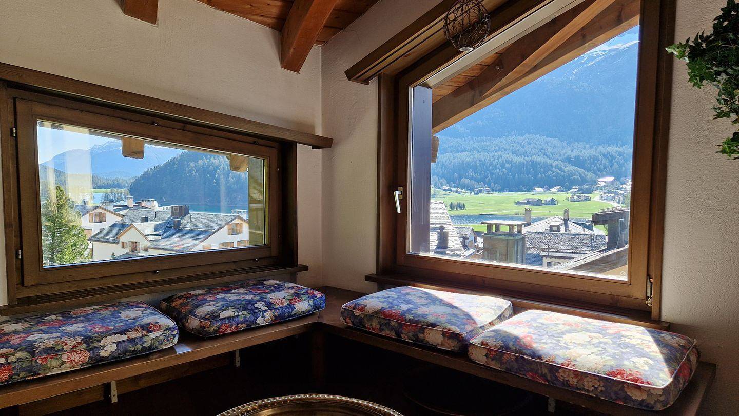 Entire apartment, 3 1/2-room flat; bright living room; beautiful view in Silvaplana, Saint Moritz