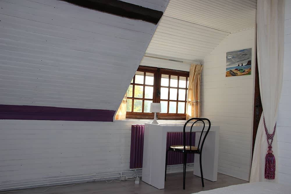 Encantadora casa de Normandía del siglo Xviii junto al río a 150 km de París in Broglie, Región de Bernay