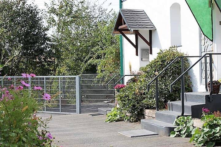 Ferienwohnung für 2 Personen, mit Terrasse und Ausblick in Hückeswagen