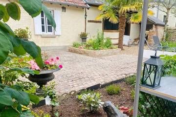 Gîte pour 12 personnes, avec piscine ainsi que terrasse et jardin à Nançay