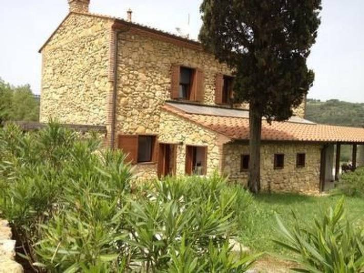 Ferienhaus für 6 Personen, mit Terrasse und Garten sowie Pool und Ausblick in Montescudaio