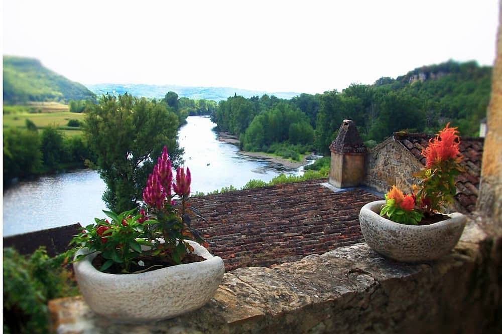 In the heart of the village, a breathtaking view of the river. in Beynac-et-Cazenac, Périgord Noir