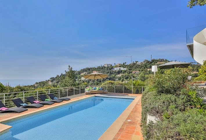 Gîte pour 11 personnes, avec Jacuzzi et Piscine à Roquebrune-sur-Argens - 3