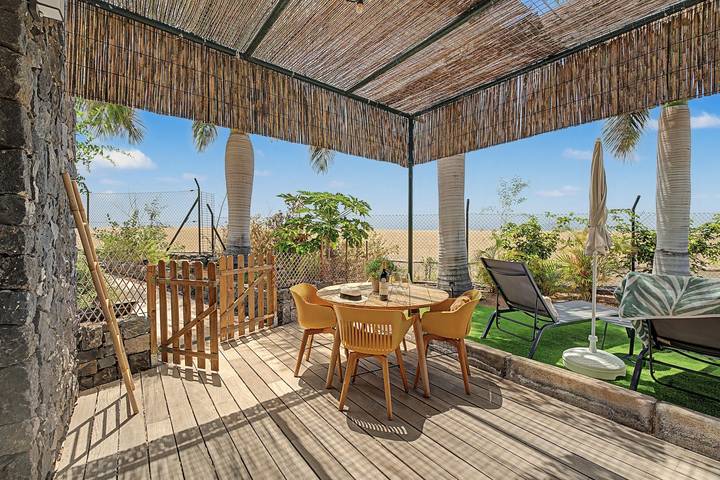 Apartamento entero, Apartamento vacacional 'Tranquilo Con Vistas' con vistas al mar, terraza privada y Wi-Fi in Guía de Isora, Tenerife Sur