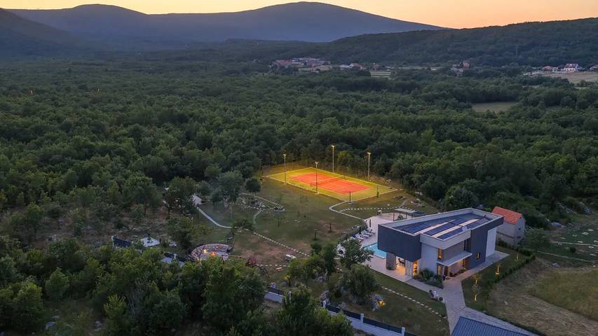 Villa pour 8 personnes, avec jardin et piscine ainsi que jacuzzi et terrasse, animaux acceptés à Sinj - 3