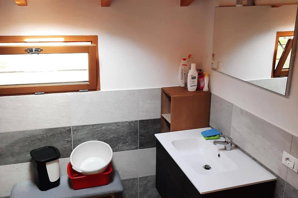 House by the River, fantastic rustic in nature in Airole, Ligurische Alpen