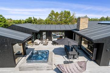 Ferienhaus für 10 Personen, mit Terrasse und Whirlpool sowie Sauna, mit Haustier in Blavand