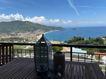 Gîte pour 5 personnes, avec jardin et vue à Noli