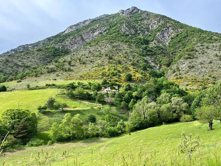 Location de vacances pour 12 personnes, avec piscine ainsi que jardin et vue à Eygluy-Escoulin - 3