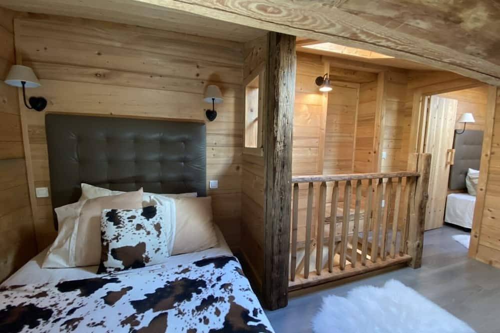 Small cozy nest perched in the mountains in Glières-Val-de-Borne, Région de Bonneville