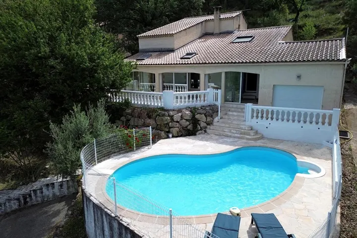 Ferienhaus für 10 Personen, mit Ausblick und Pool sowie Terrasse und Garten - 1