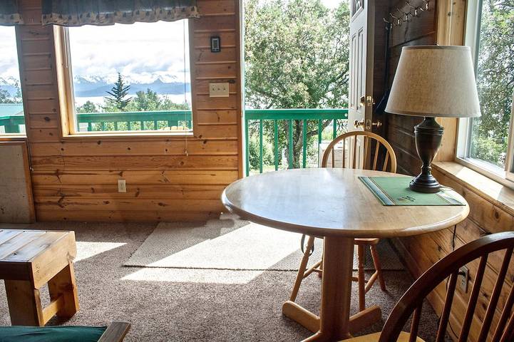 Log cabin for 3 people, with terrace in Alaska