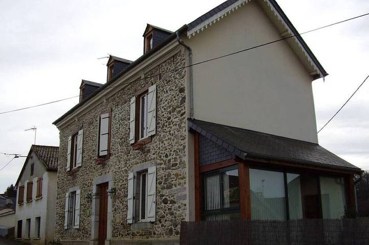 Gîte pour 5 personnes, avec jardin à Poueyferré
