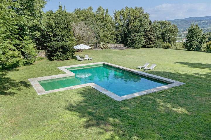 Casa de férias para 4 pessoas, com piscina e jardim em Amares