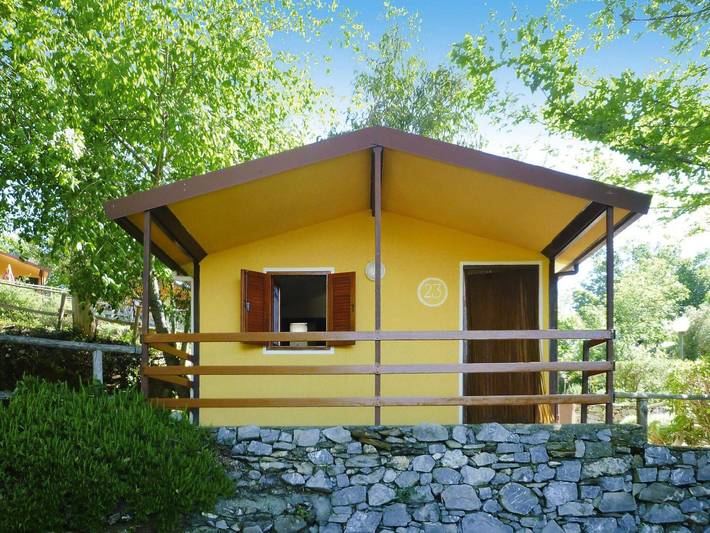 Resort per 5 persone, con Terrazza e Idromassaggio nonché Giardino e Piscina in Liguria